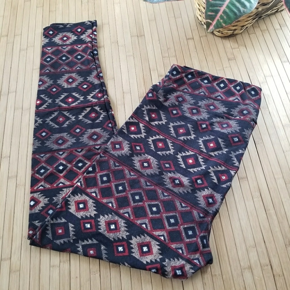 GUC Lularoe TC Leggings Black Red & Tan Tribal